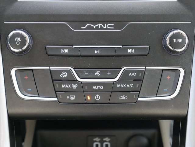 Used 2019 Ford Fusion SE image 19