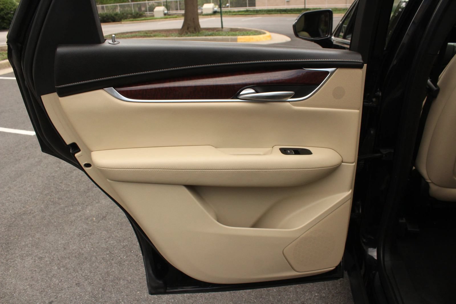 Used 2018 Cadillac XT5 Luxury w/ Driver Awareness Package FWD image 20