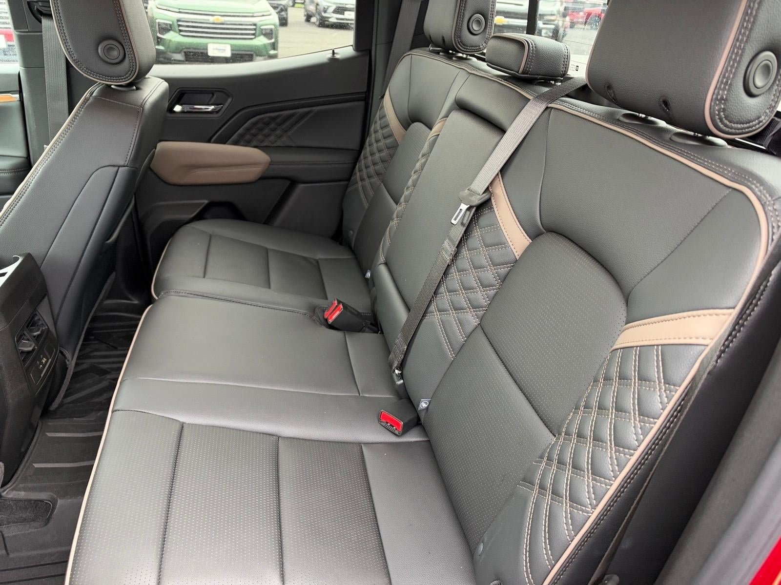 Used 2026 GMC Canyon Denali AWD/4WD image 6