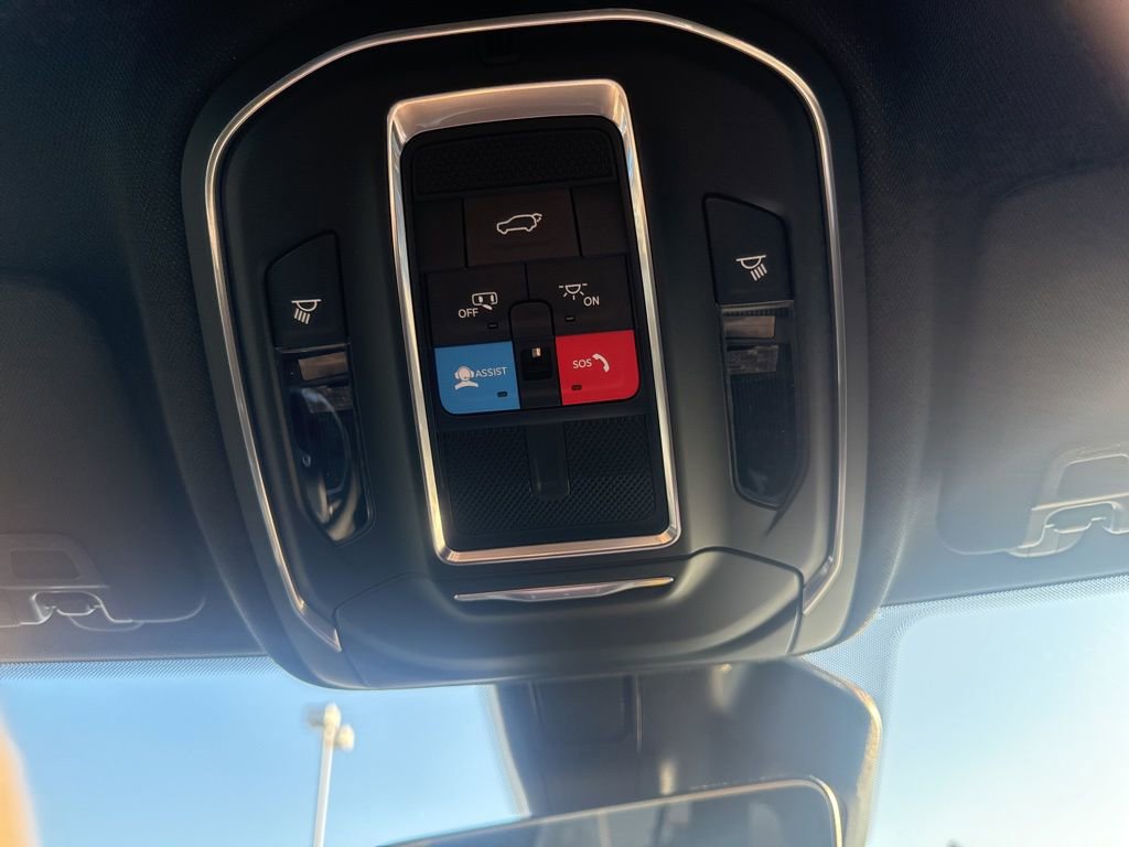 New 2026 Jeep Grand Cherokee Altitude AWD/4WD image 31