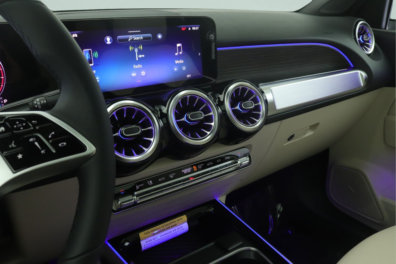 New 2026 Mercedes-Benz GLB 250 image 5