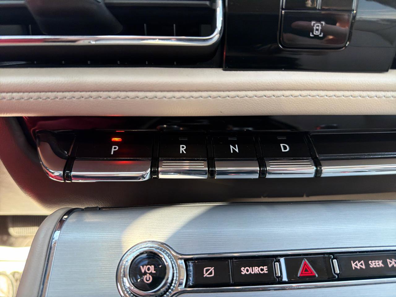 Used 2023 Lincoln Aviator AWD w/ Premium Package image 24