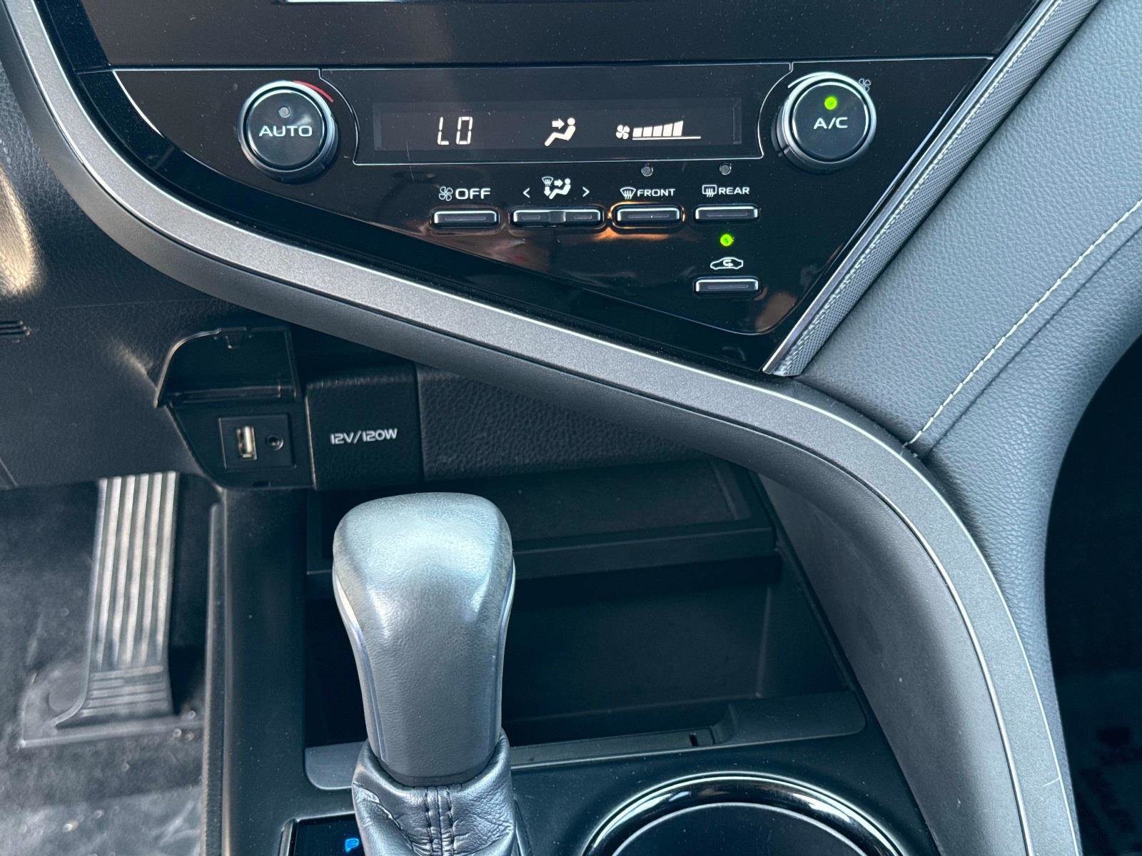 Used 2019 Toyota Camry SE image 23