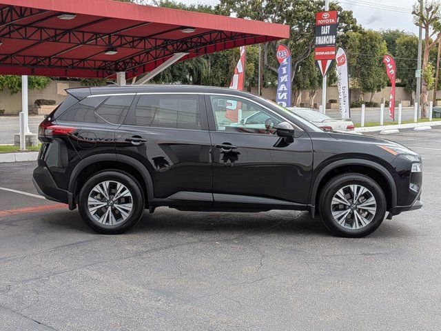 Used 2022 Nissan Rogue SV image 4