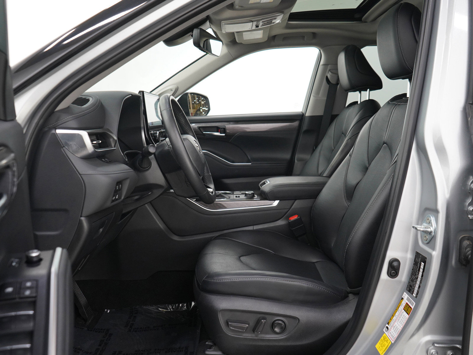 Used 2024 Toyota Highlander Limited AWD/4WD image 23
