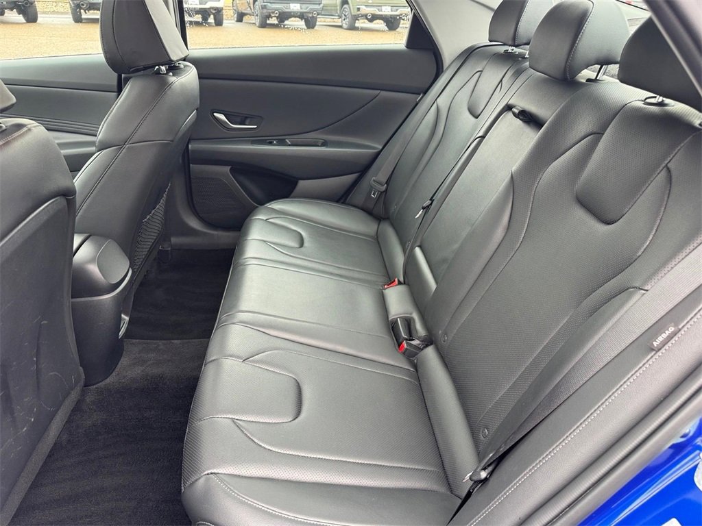 Used 2025 Hyundai Elantra Limited image 9