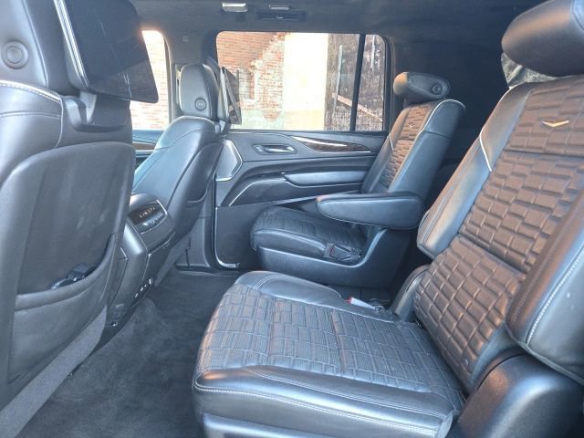 Used 2022 Cadillac Escalade ESV Sport Platinum w/ Heavy-Duty Trailer Package image 16