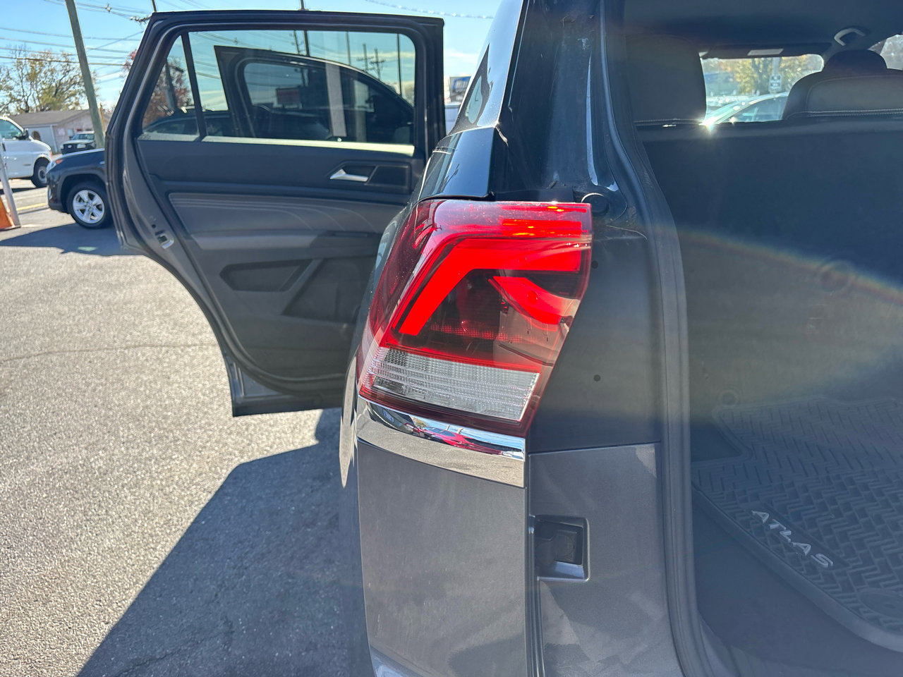 Used 2021 Volkswagen Atlas Cross Sport SE image 22