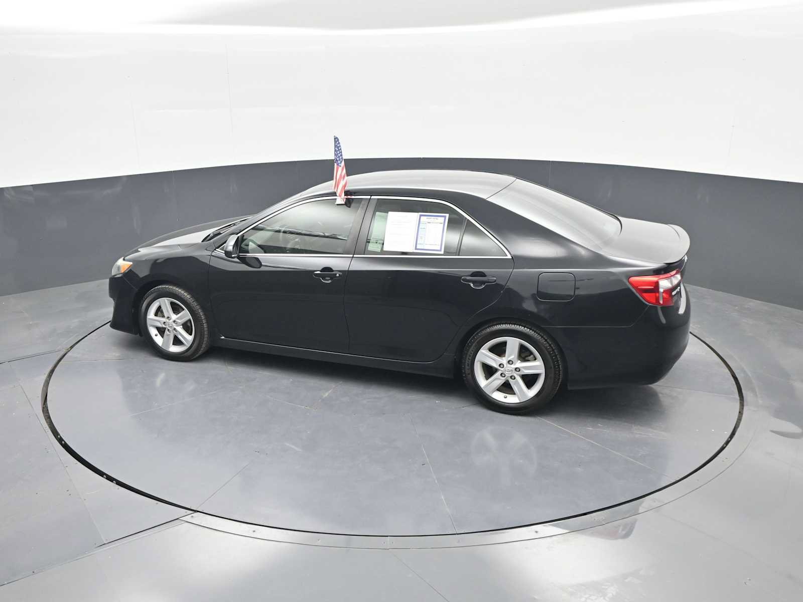 Used 2014 Toyota Camry SE FWD image 65