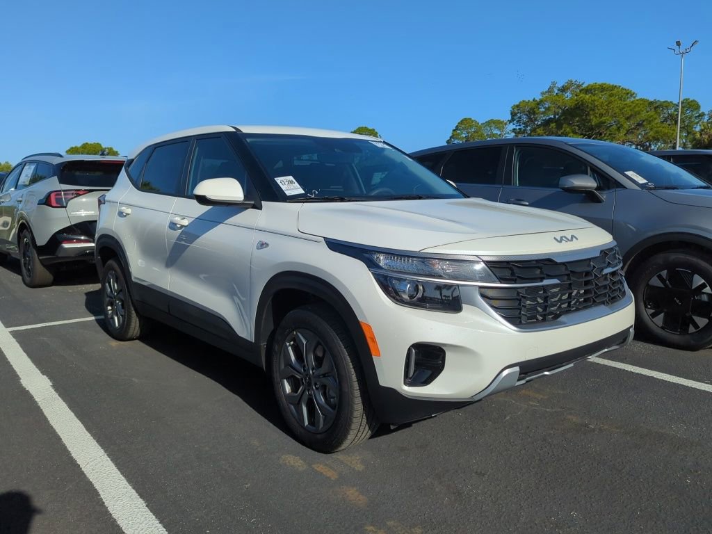 Certified 2025 Kia Seltos LX image 1