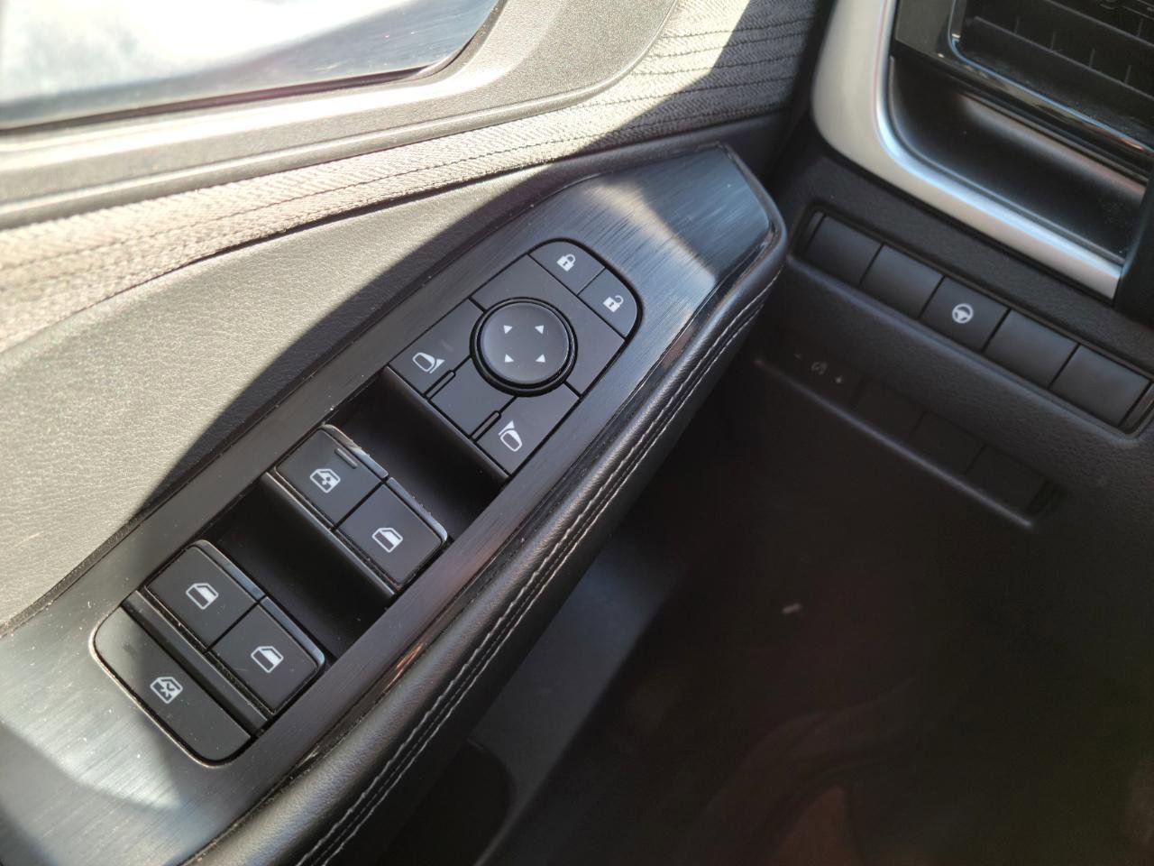 Used 2021 Nissan Rogue SV AWD/4WD image 12
