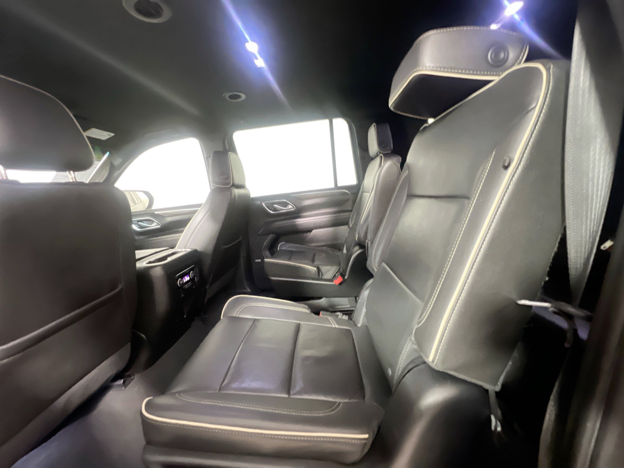 Used 2023 Chevrolet Suburban Premier AWD/4WD image 29