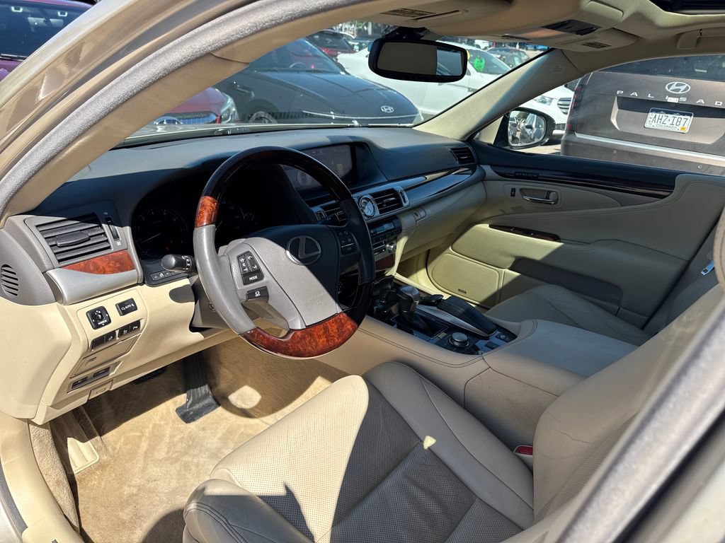 Used 2014 Lexus LS 460 w/ Comfort Package RWD image 19