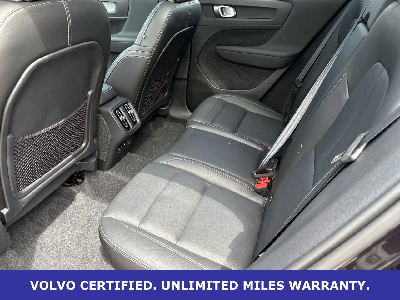 Certified 2025 Volvo XC40 B5 Plus AWD/4WD image 29
