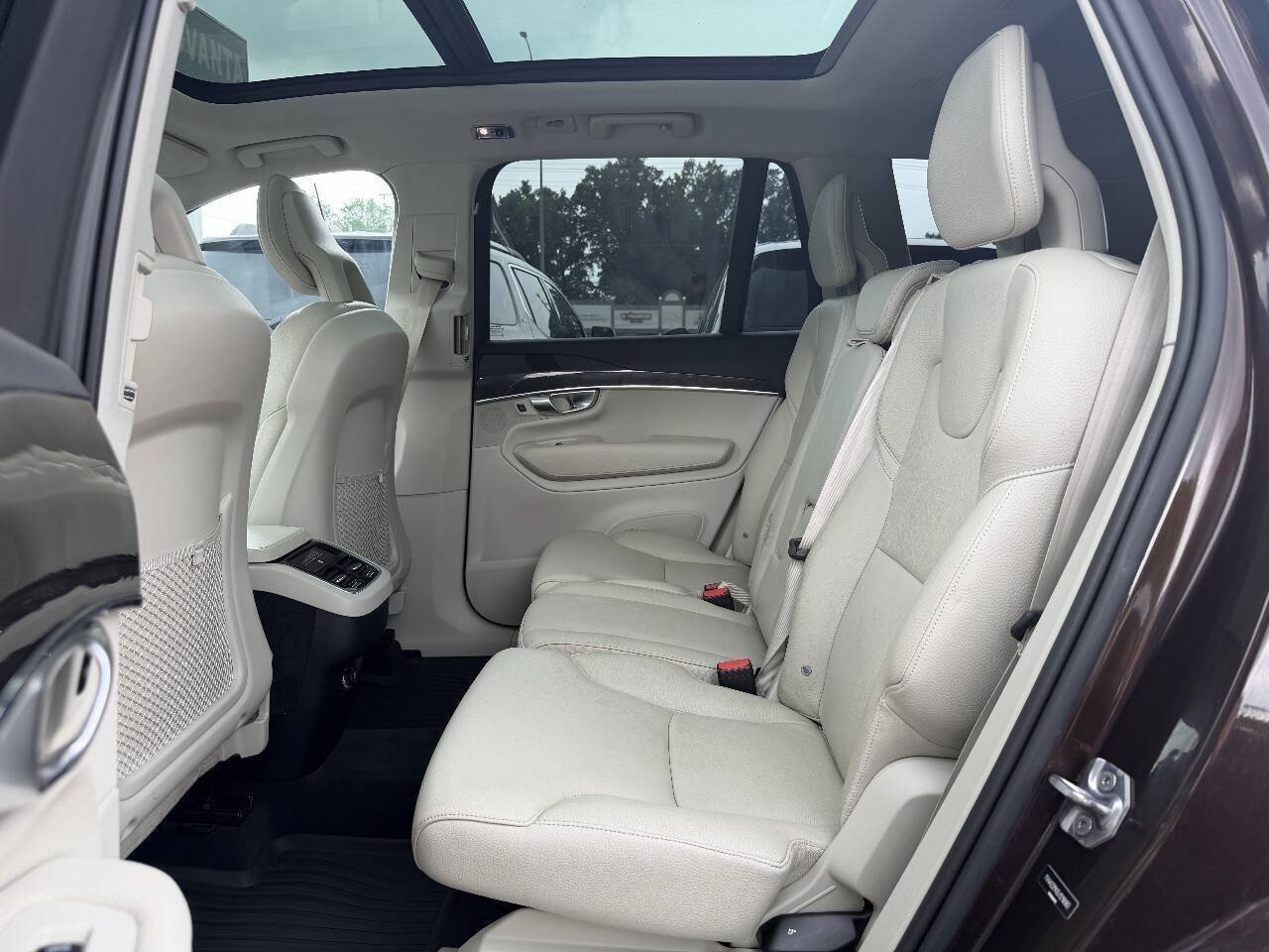 Used 2018 Volvo XC90 T6 Momentum w/ Convenience Package AWD/4WD image 10