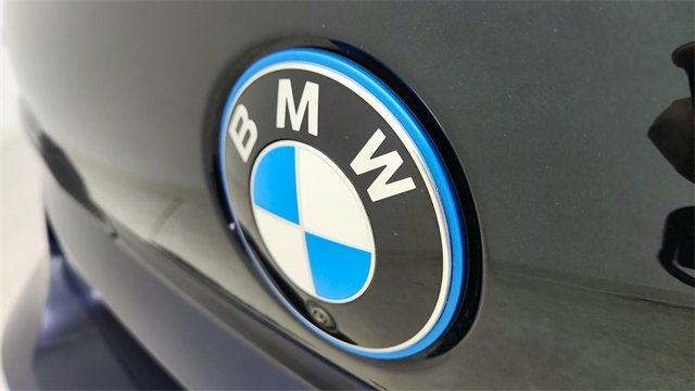 Used 2023 BMW i7 xDrive60 image 16