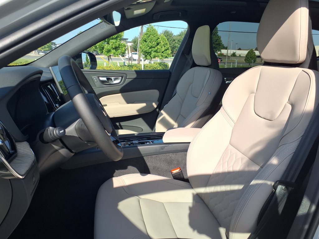 New 2026 Volvo XC60 B5 Plus w/ Protection Package Premier AWD/4WD image 12