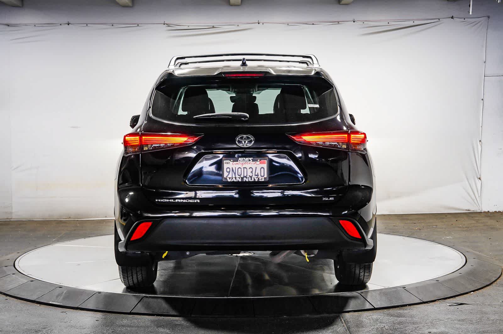 Used 2022 Toyota Highlander XLE FWD image 3