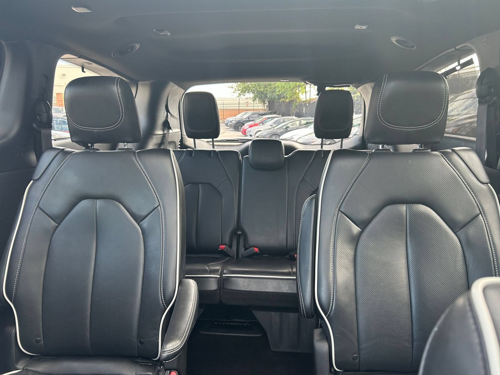 Used 2025 Chrysler Pacifica Limited FWD image 36