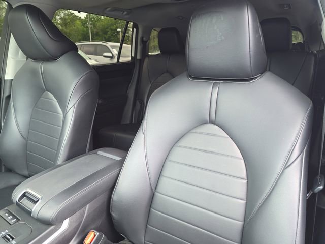 Used 2021 Toyota Highlander XLE image 23