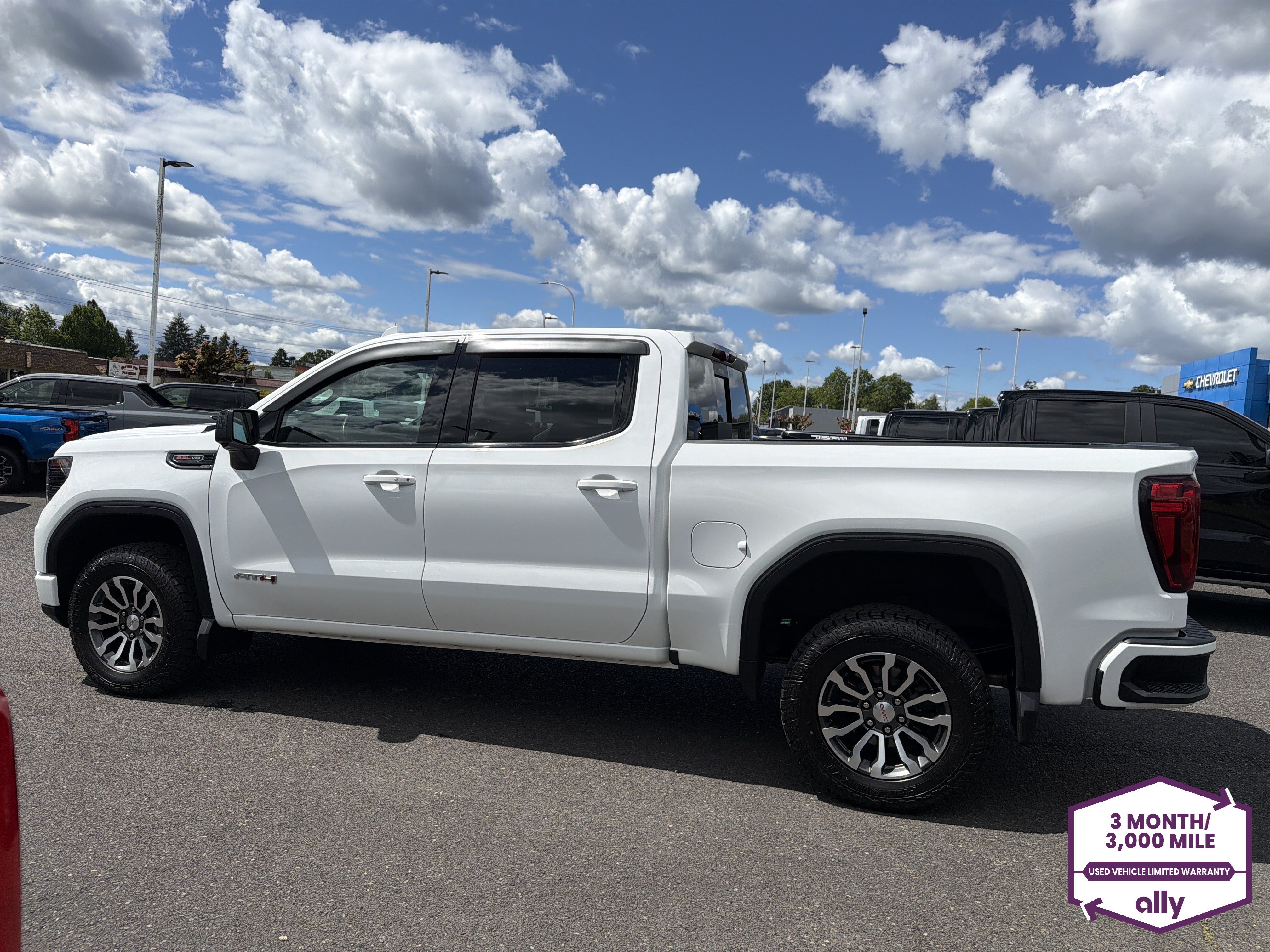 Used 2023 GMC Sierra 1500 AT4 w/ Technology Package AWD/4WD image 2