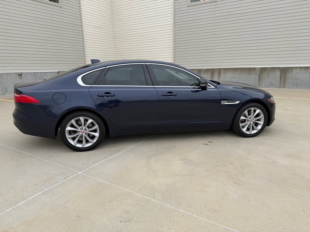 Used 2018 Jaguar XF Premium AWD/4WD image 8