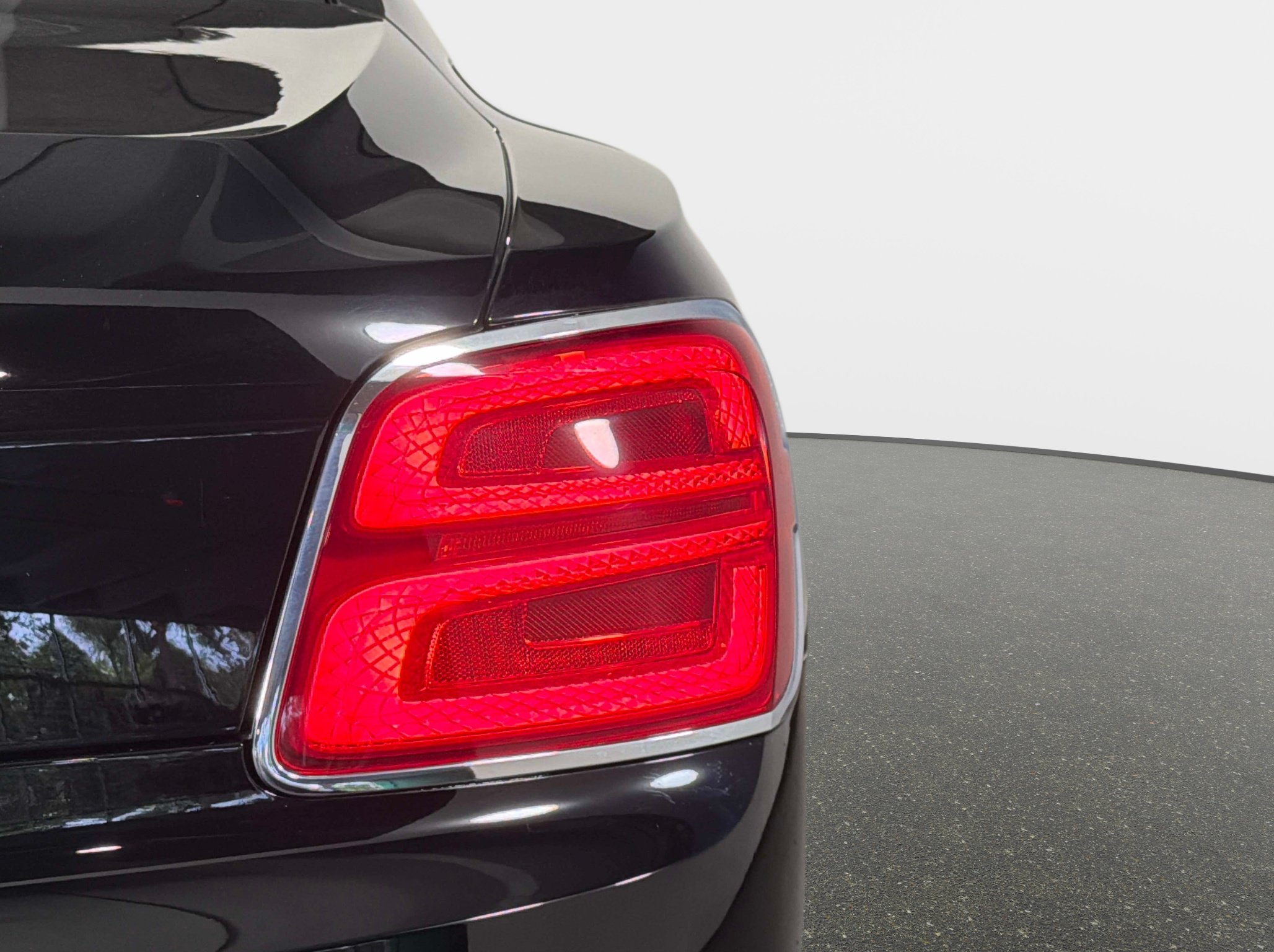 Used 2022 Bentley Flying Spur Plug-In Hybrid AWD/4WD image 8