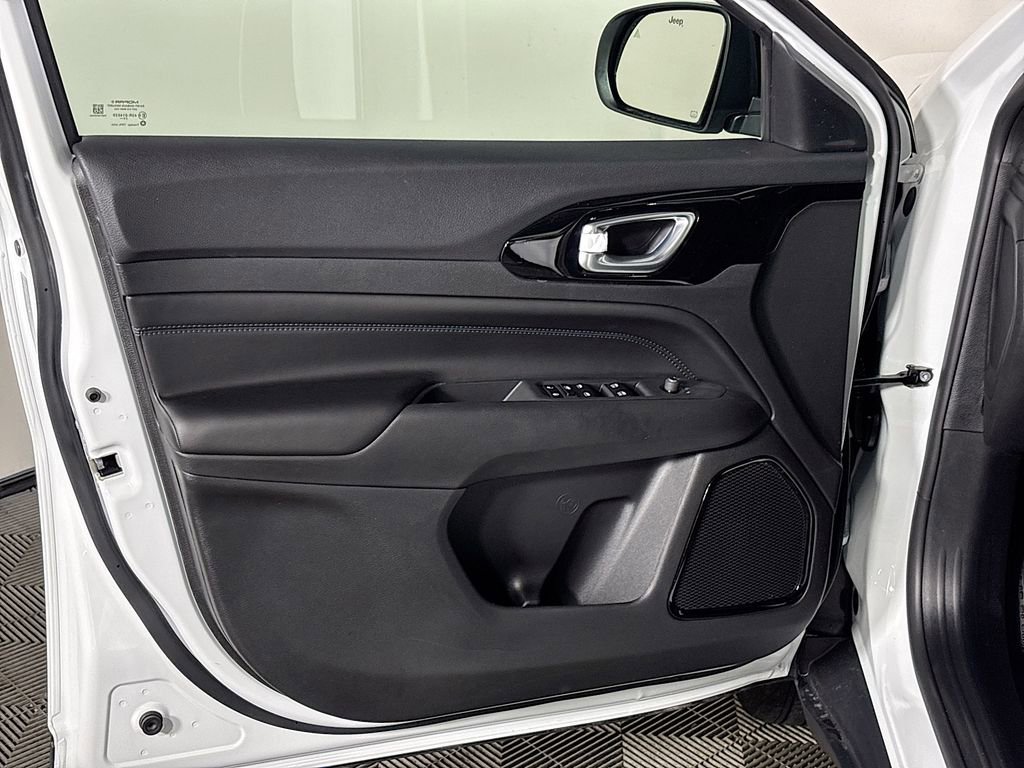 New 2026 Jeep Compass Latitude AWD/4WD image 10