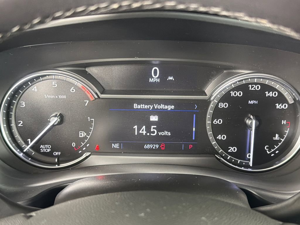 Used 2023 Cadillac XT4 Premium Luxury FWD image 27