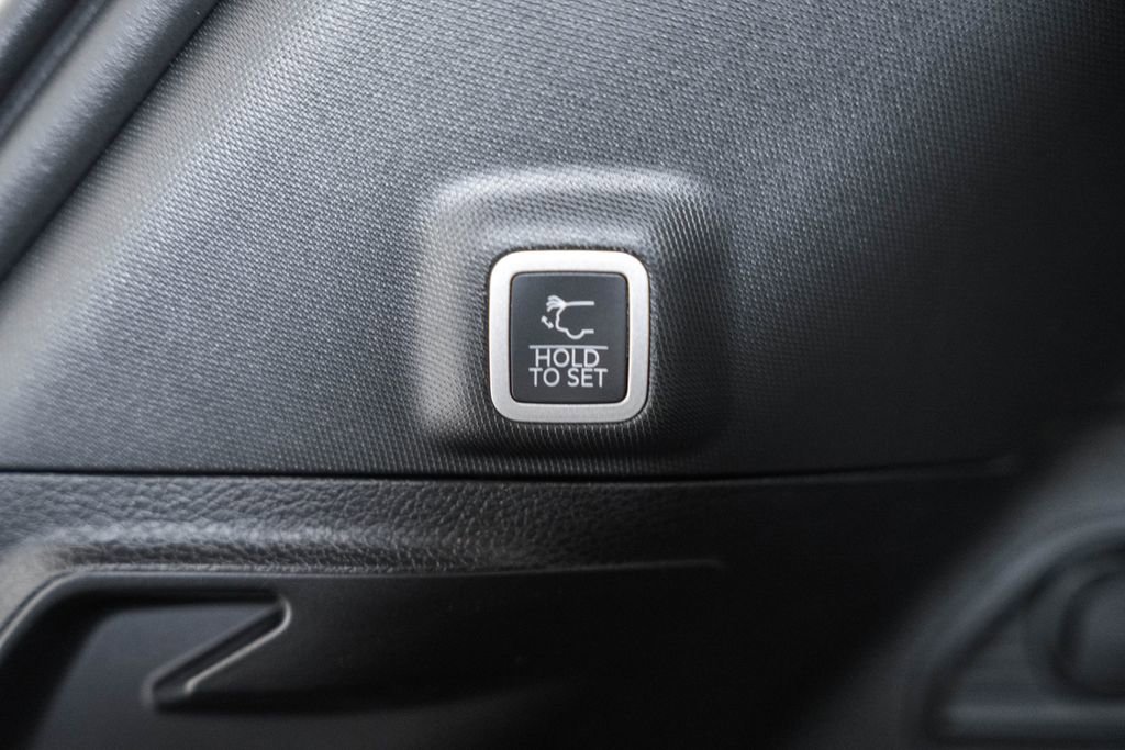 New 2025 Jeep Grand Cherokee Altitude image 10