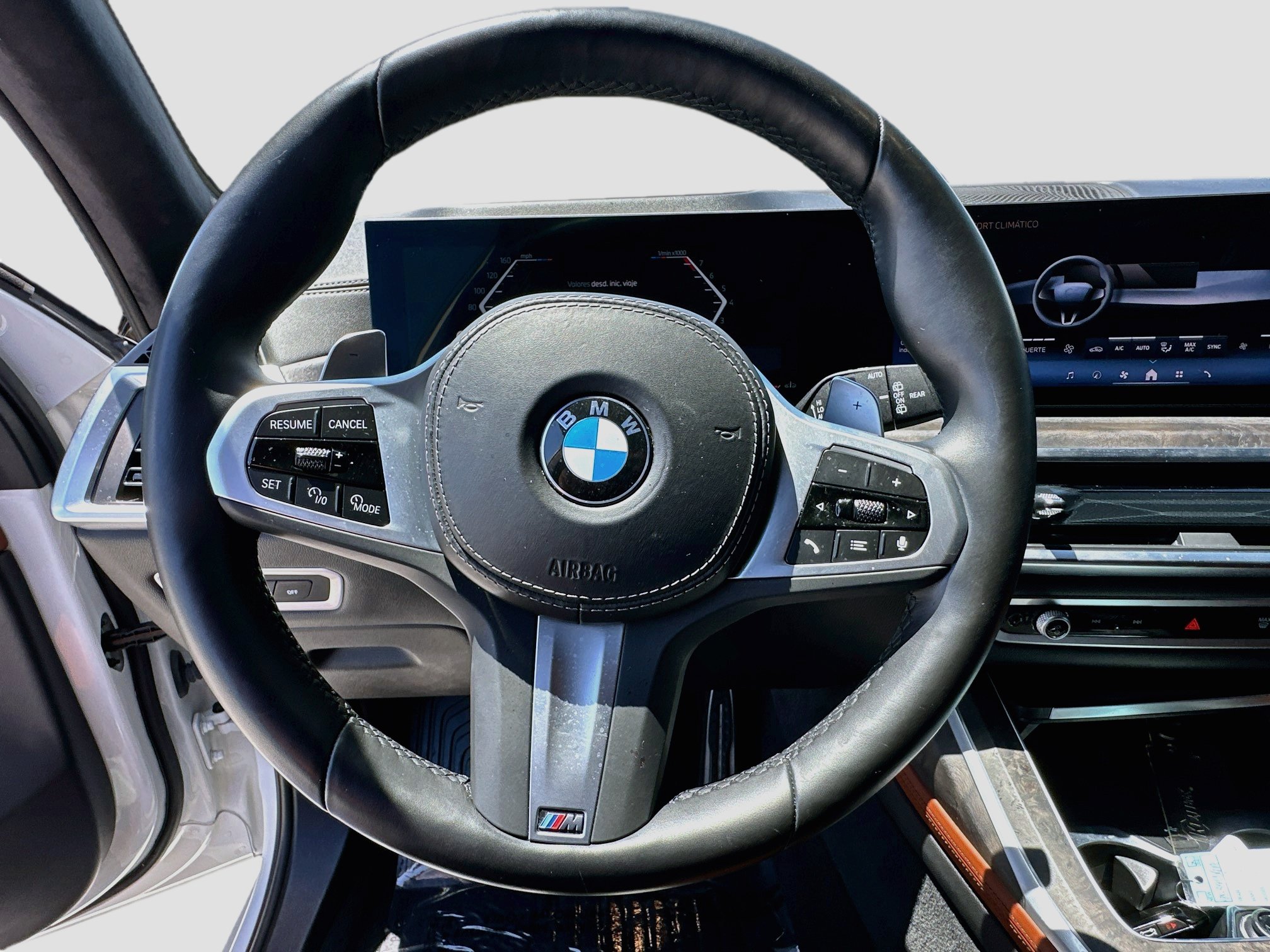 Certified 2025 BMW X7 xDrive40i w/ M Sport Package AWD/4WD image 11