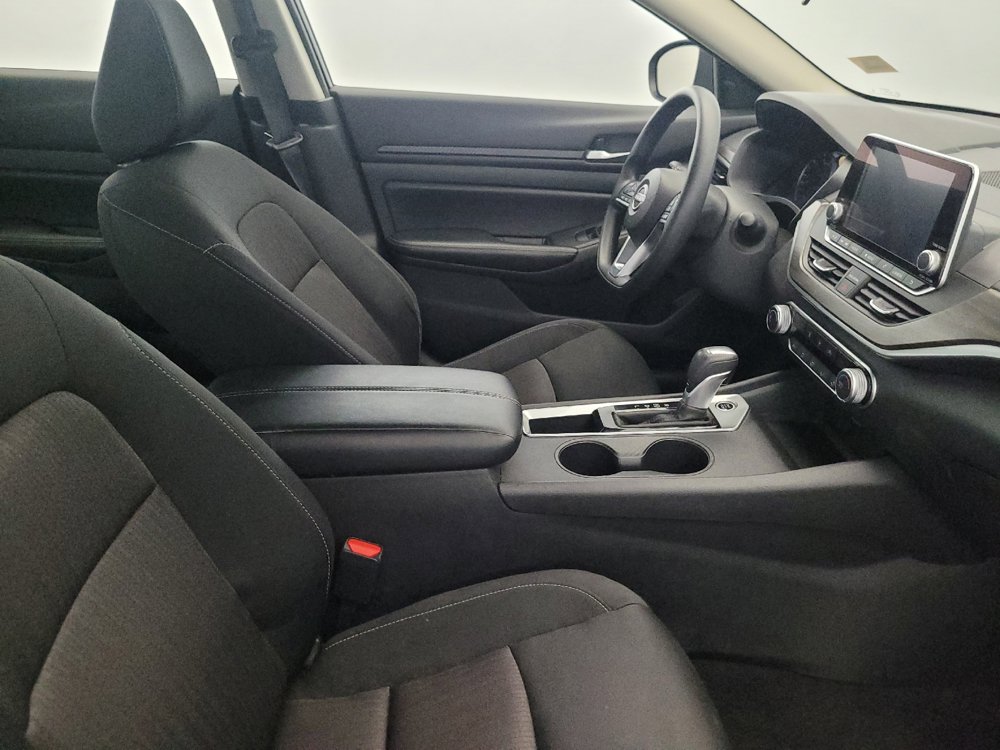 Used 2025 Nissan Altima 2.5 SV FWD image 21