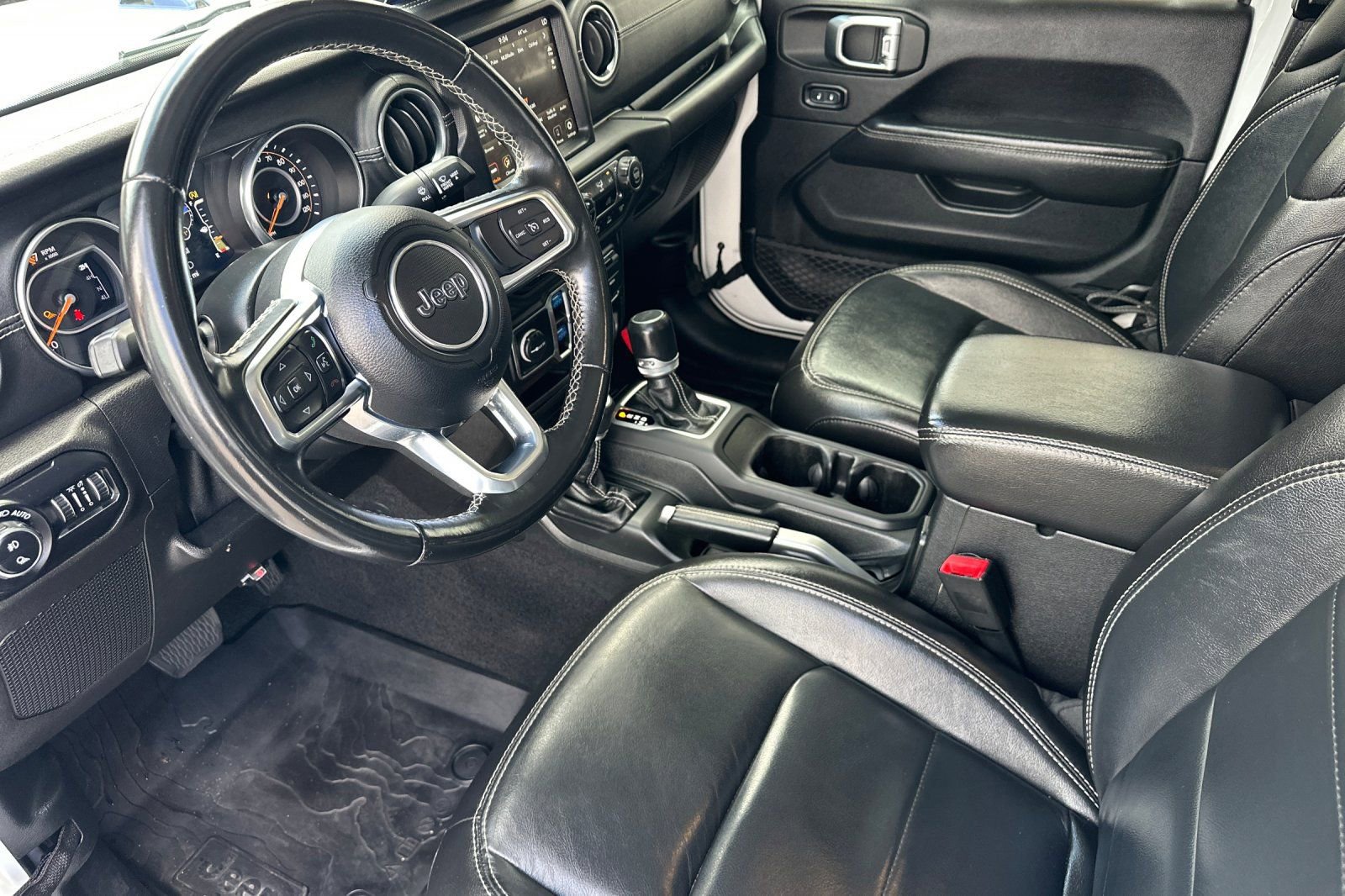 Used 2020 Jeep Gladiator Overland AWD/4WD image 9