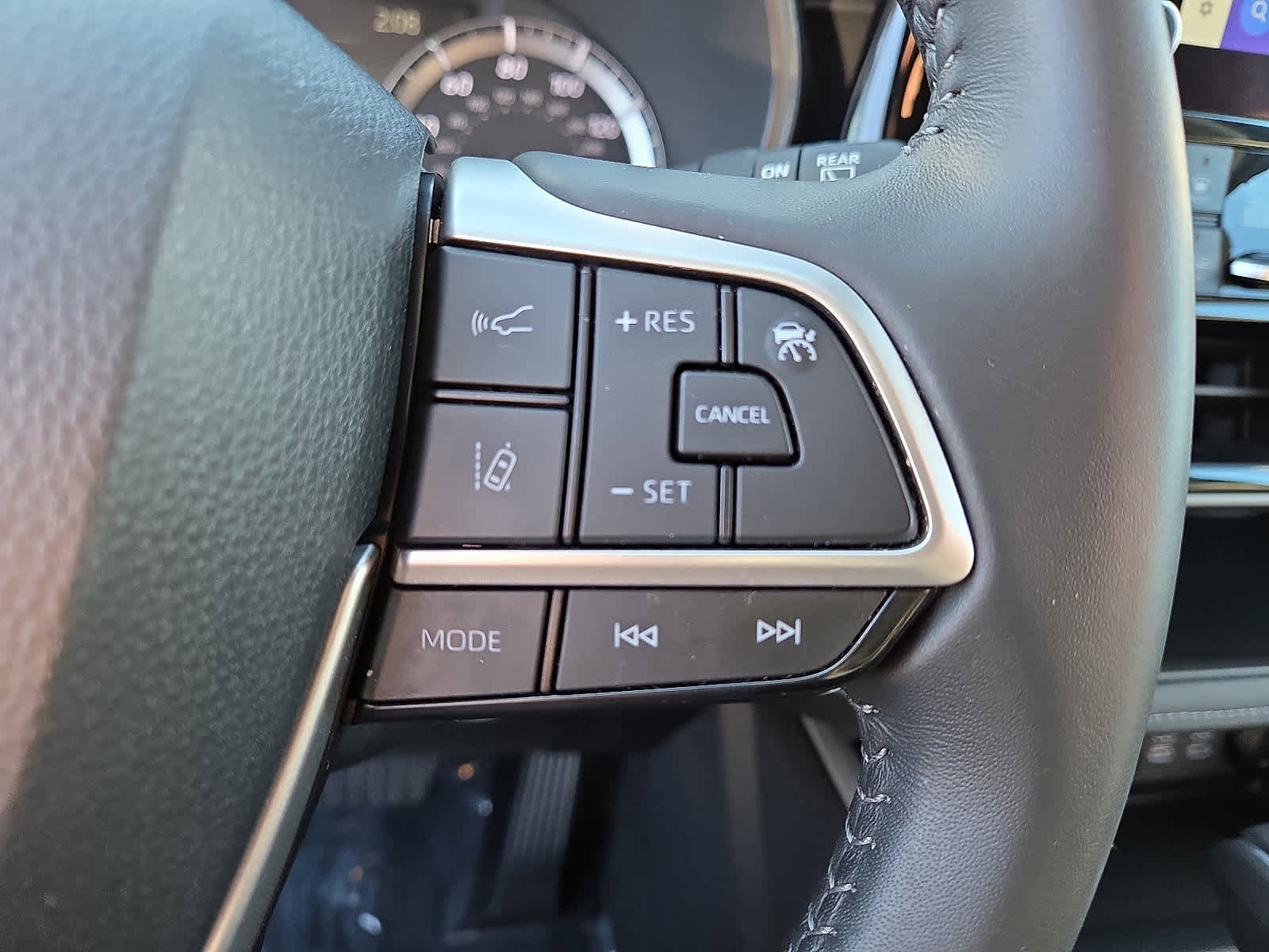 Certified 2024 Toyota Highlander LE image 23