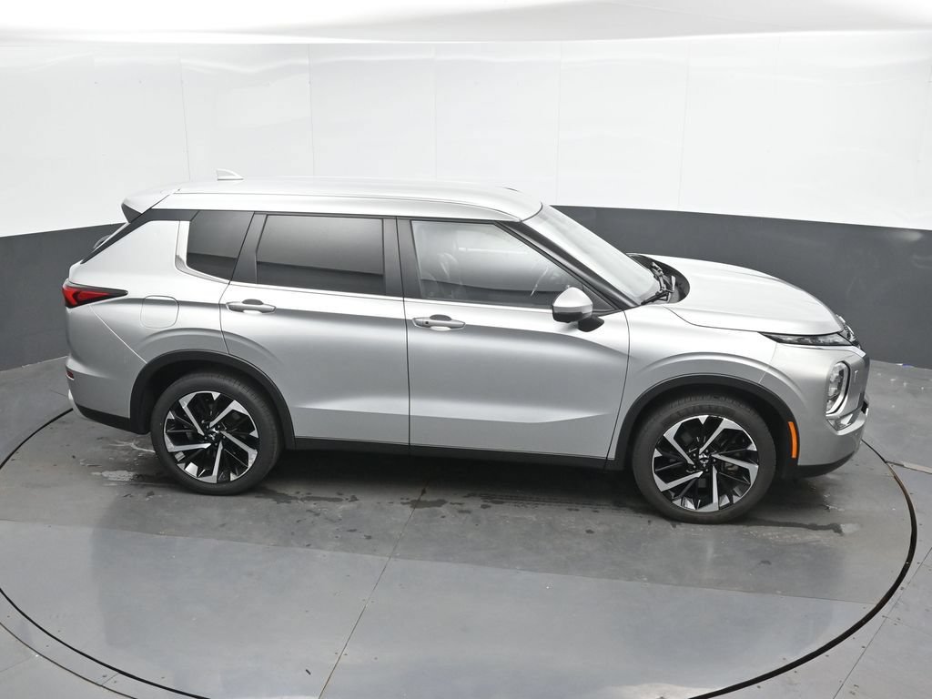 Used 2024 Mitsubishi Outlander SE AWD/4WD image 32