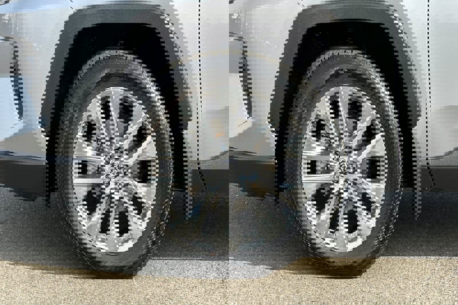 Used 2023 Toyota RAV4 XLE Premium image 31