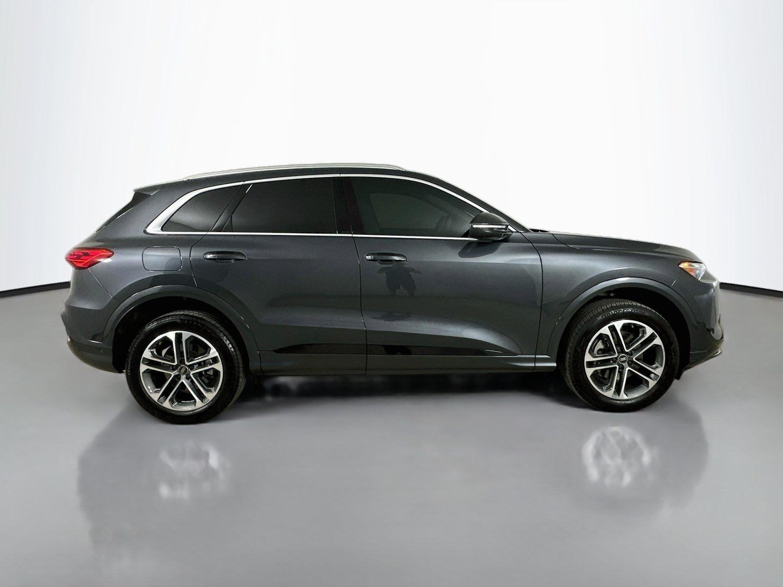 Used 2025 Audi Q5 Premium w/ Convenience Package AWD/4WD image 4