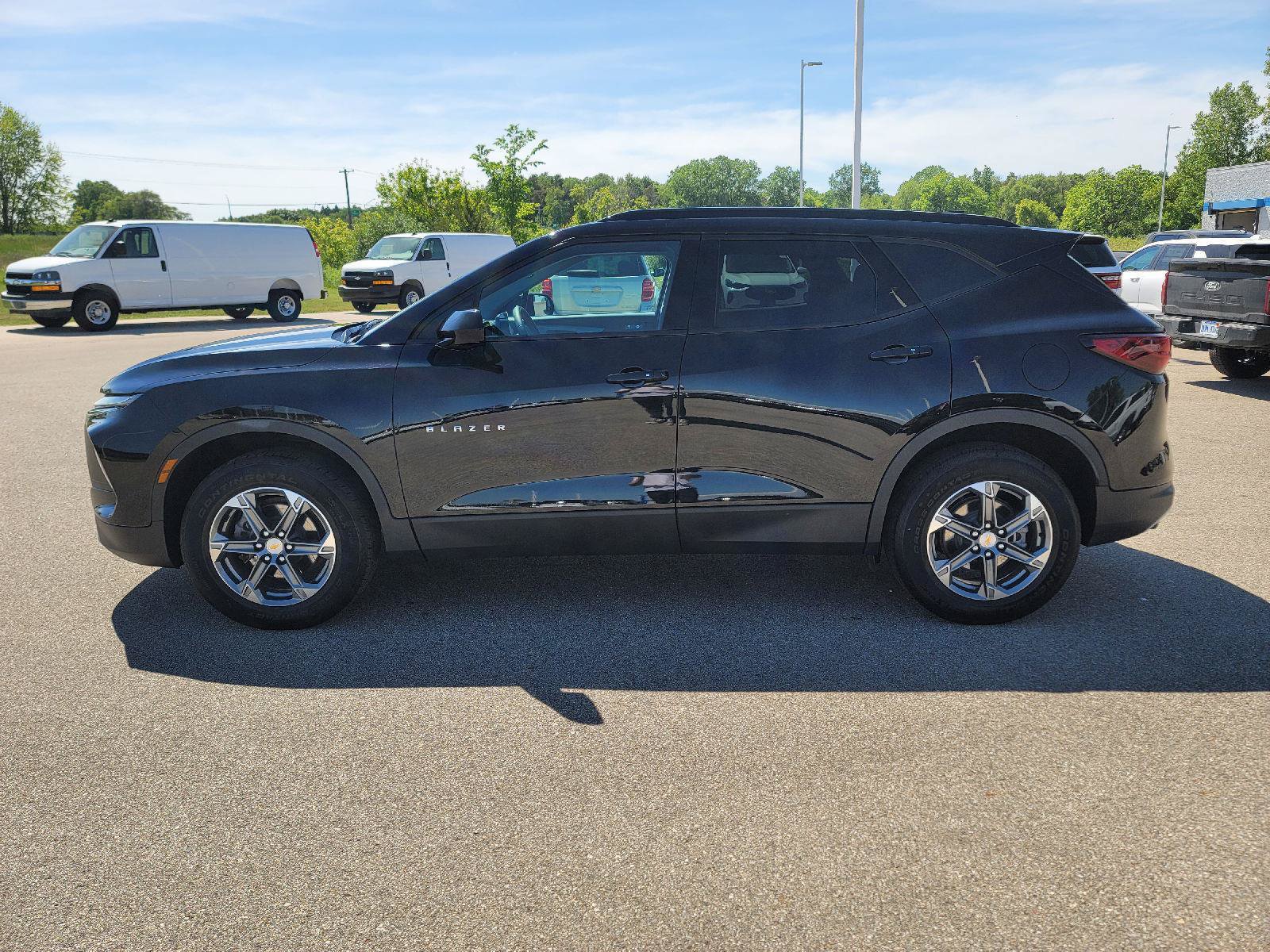 Used 2024 Chevrolet Blazer LT w/ Convenience Package FWD image 2
