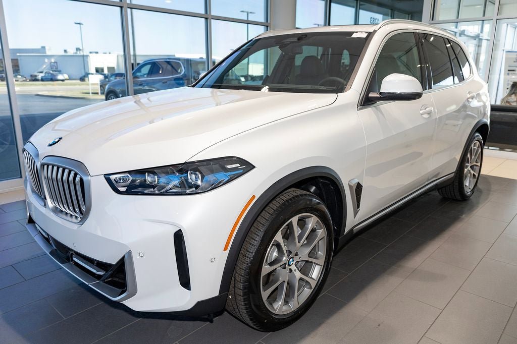 New 2026 BMW X5 xDrive40i w/ Premium Package image 3