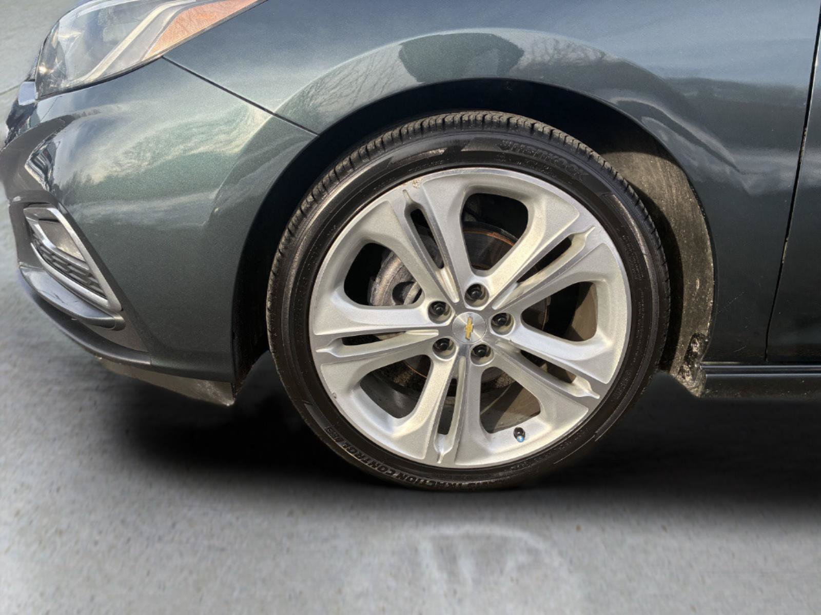 Used 2018 Chevrolet Cruze Premier FWD image 21