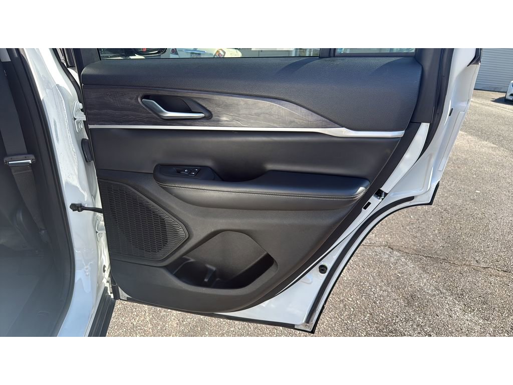 Used 2023 Jeep Grand Cherokee Limited image 19