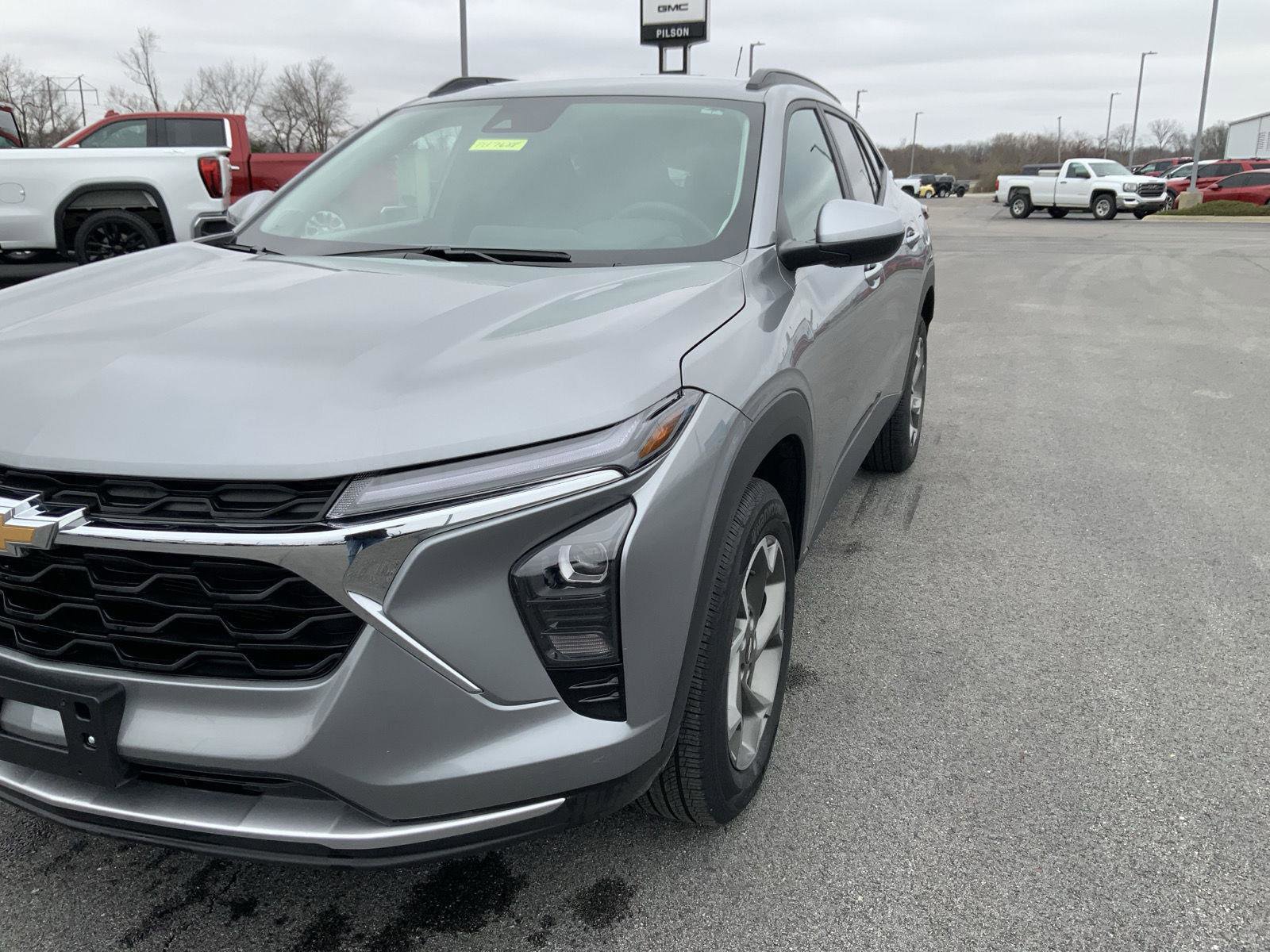Used 2025 Chevrolet Trax LT w/ LT Convenience Package FWD image 15