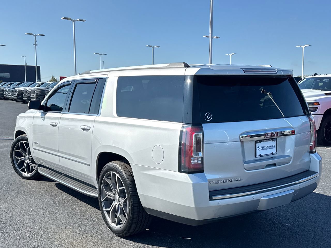 Used 2020 GMC Yukon XL Denali image 5