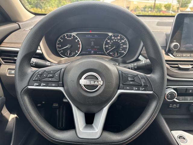 Used 2025 Nissan Altima 2.5 SV FWD image 15