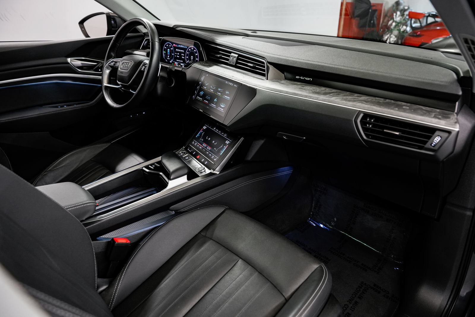 Used 2021 Audi e-tron Premium Plus w/ Premium Plus Package AWD/4WD image 28