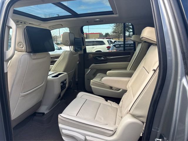 Used 2021 GMC Yukon XL Denali w/ Denali Premium Package image 10