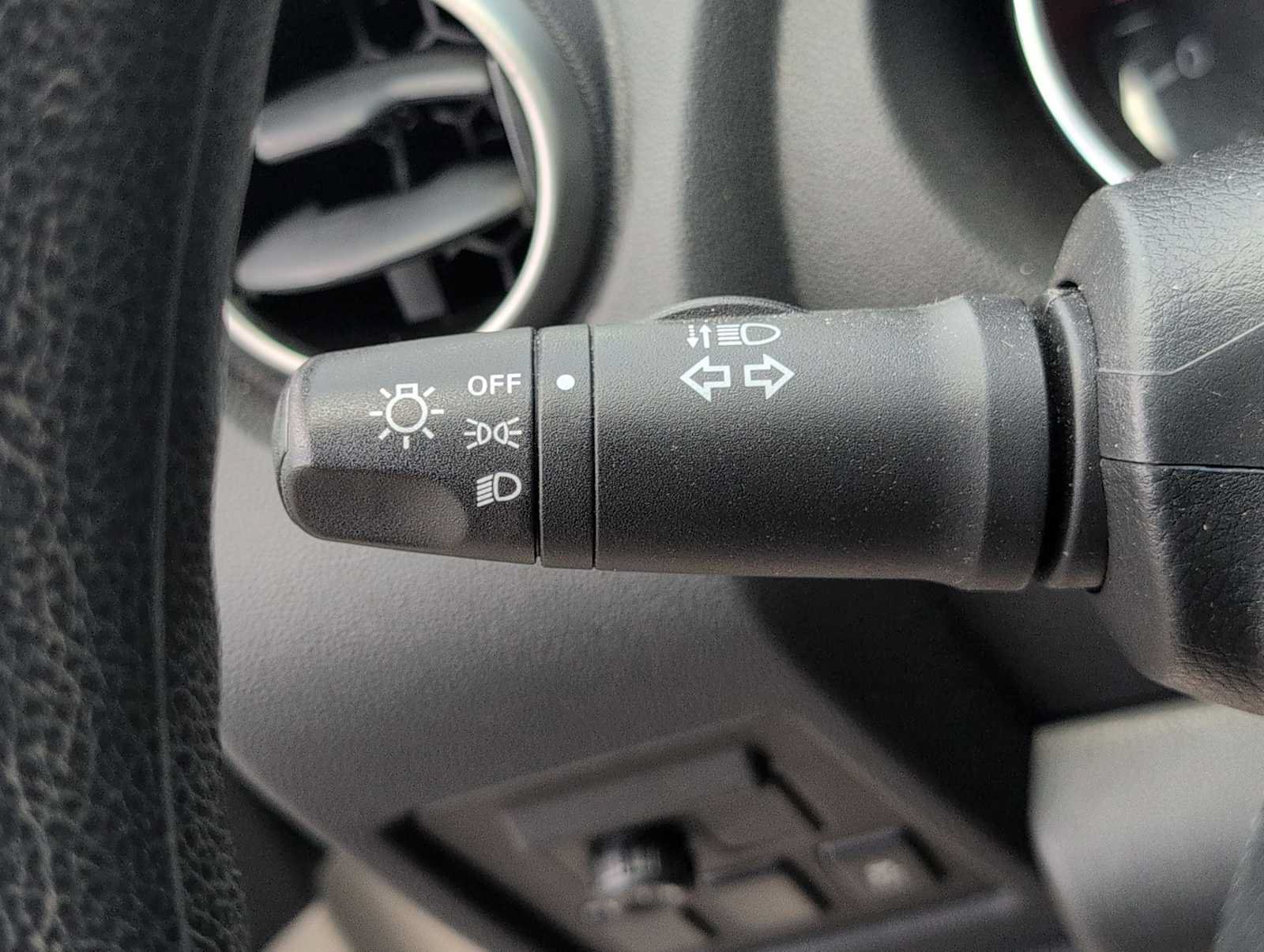 Used 2013 Nissan Rogue SV FWD image 26