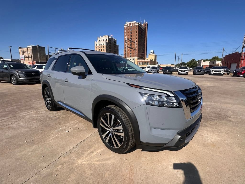 Certified 2025 Nissan Pathfinder Platinum AWD/4WD image 11