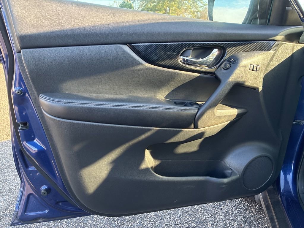 Used 2017 Nissan Rogue SL w/ SL Premium Package image 11