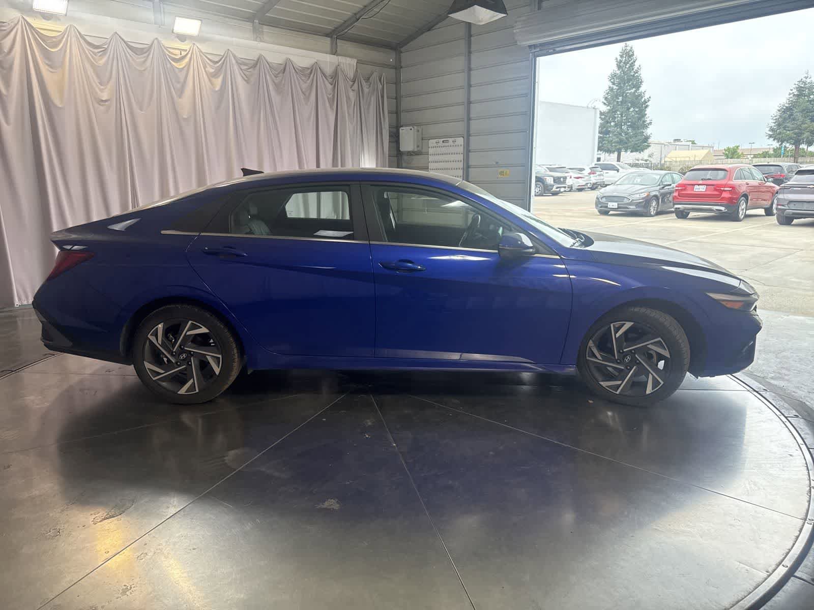 Used 2024 Hyundai Elantra Limited FWD image 4